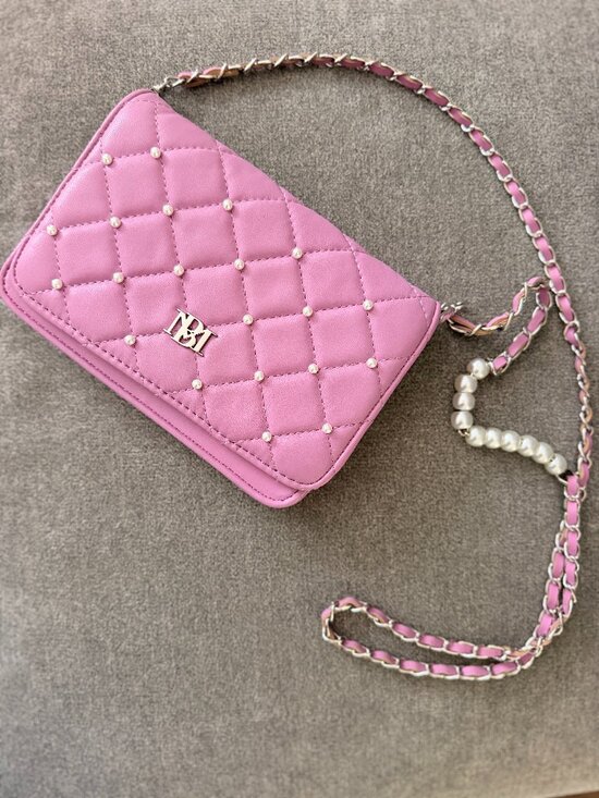 Badgley Mischka Handbags - NWOT Badgley Mischka Quilted Pink Pearl Chain Crossbody Bag Purse